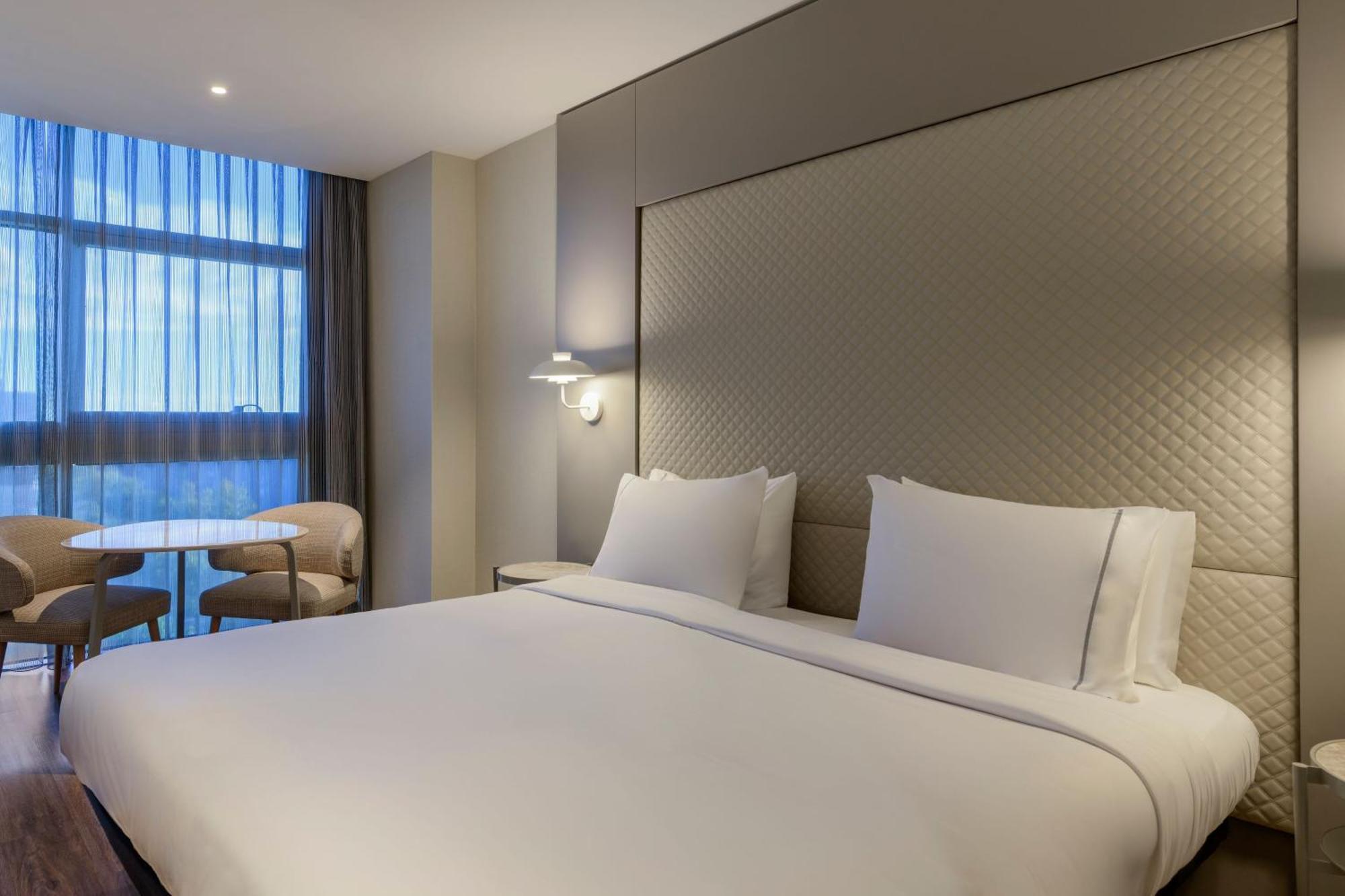 Ac Hotel Som By Marriott L'Hospitalet de Llobregat Eksteriør billede